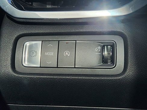 Used 2025 GMC Acadia Elevation image 22