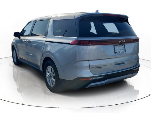 Used 2022 Kia Carnival LX FWD image 4