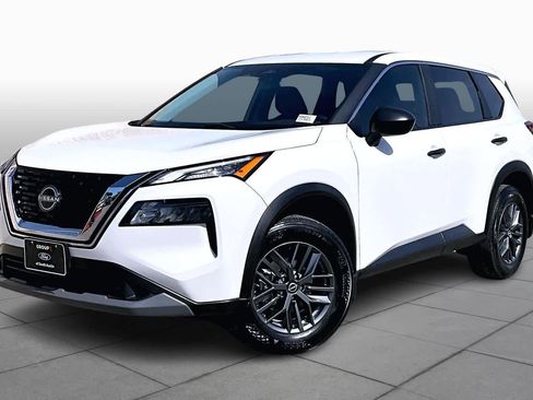 Used 2023 Nissan Rogue S image 2