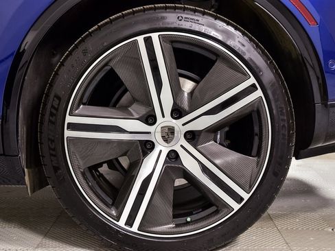 Certified 2025 Porsche Macan Turbo Electric image 38