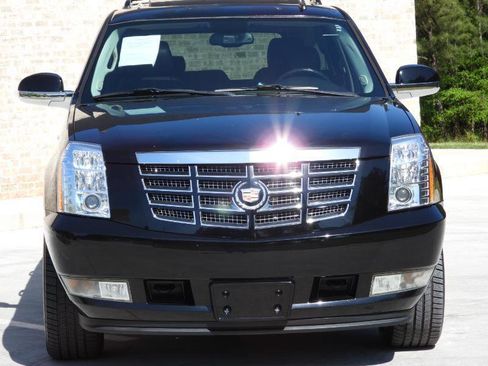 Used 2013 Cadillac Escalade Luxury RWD image 28