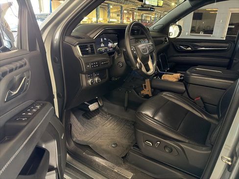 Used 2023 GMC Yukon Denali image 5