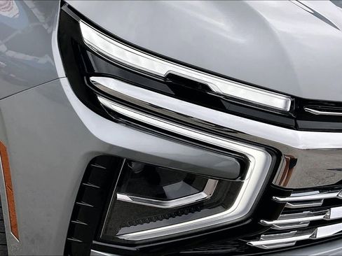 New 2026 Chevrolet Suburban Premier image 13