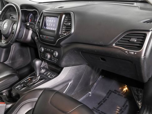 Used 2019 Jeep Cherokee Latitude Plus w/ Cold Weather Group AWD/4WD image 43