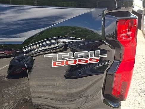 Used 2026 Chevrolet Colorado Trail Boss AWD/4WD image 33