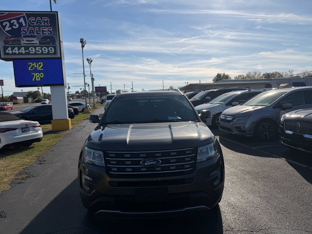 Used 2016 Ford Explorer XLT w/ Equipment Group 202A AWD/4WD image 8