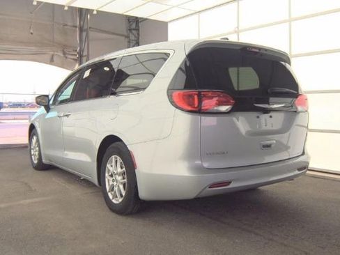 Used 2024 Chrysler Voyager LX FWD image 5