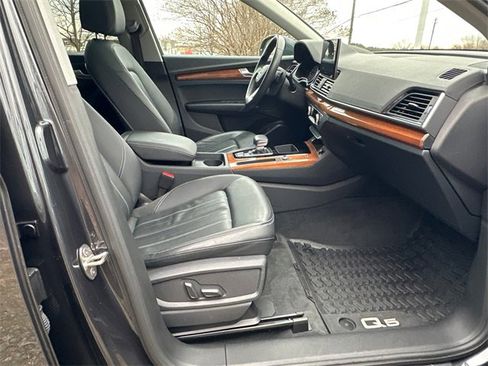 Used 2023 Audi Q5 2.0T Premium w/ Convenience Package image 12