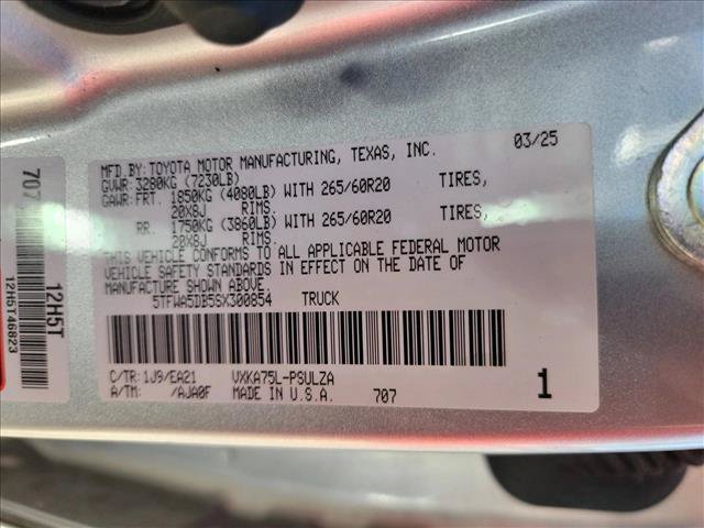 Used 2025 Toyota Tundra Limited AWD/4WD image 29