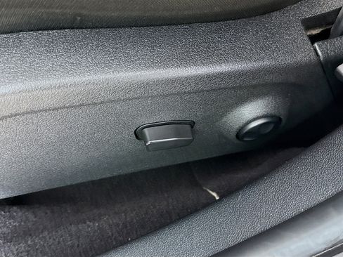 Used 2020 Dodge Journey SE w/ SE Popular Equipment Group image 22