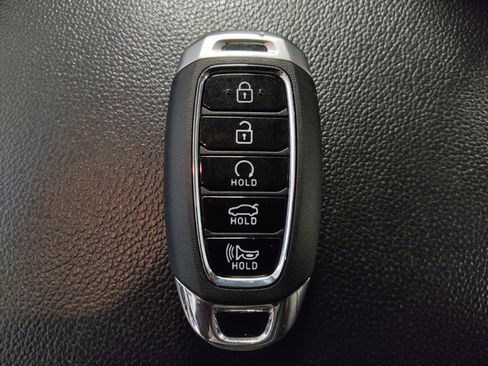 Used 2023 Hyundai Elantra Limited image 32