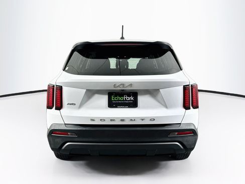 Used 2022 Kia Sorento LX AWD/4WD image 7