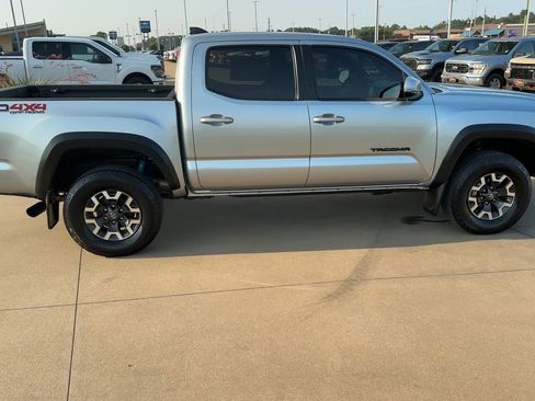 Used 2022 Toyota Tacoma TRD Off-Road image 9
