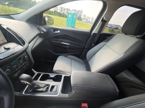Used 2019 Ford Escape SE FWD image 16