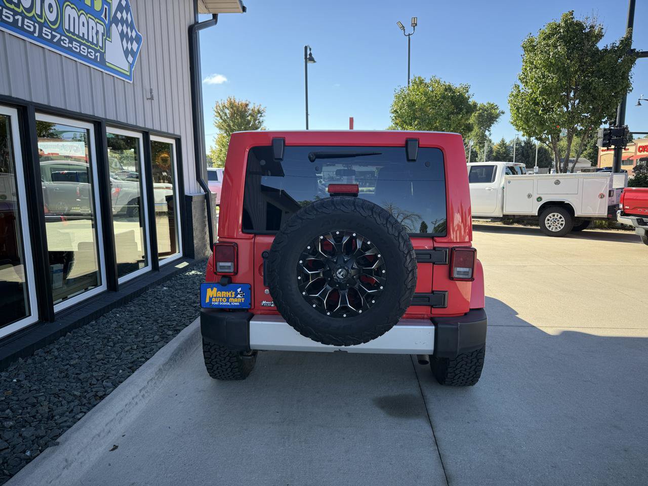 Used 2013 Jeep Wrangler Unlimited Sahara w/ Dual Top Group AWD/4WD image 5