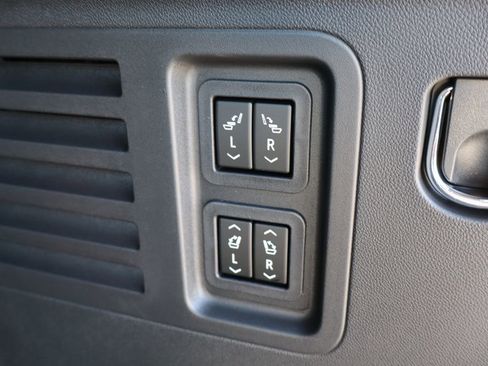 New 2026 Chevrolet Traverse RS w/ LPO, Floor Liner Package image 39