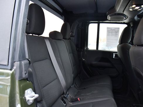 Used 2022 Jeep Gladiator Overland w/ Cold Weather Group image 16