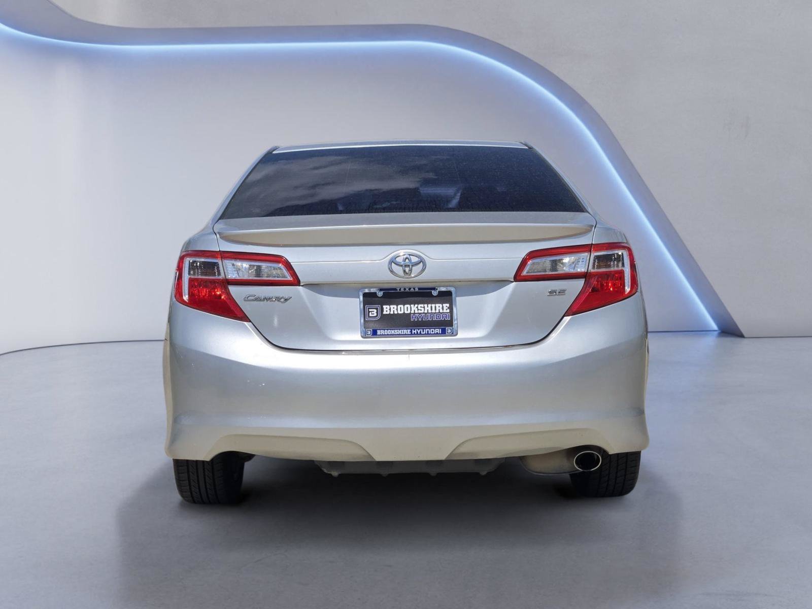 Used 2014 Toyota Camry SE FWD image 7