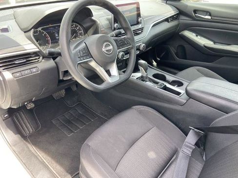 Used 2025 Nissan Altima 2.5 SV FWD image 6