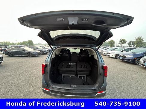 Used 2025 Kia Carnival SX w/ SX Dark Edition Package FWD image 10