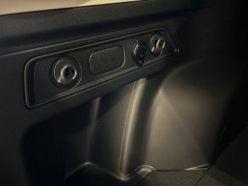 Used 2023 Subaru Forester Premium image 32