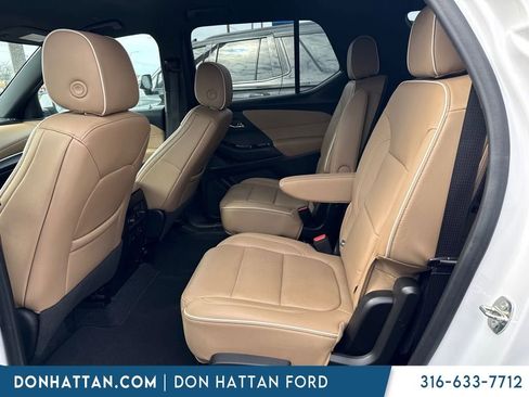 Used 2023 Chevrolet Traverse Premier FWD image 3