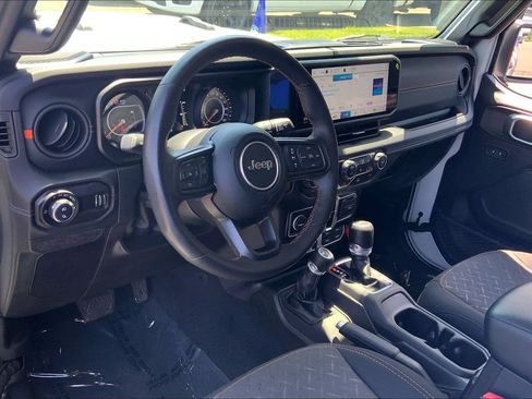 Certified 2024 Jeep Gladiator Mojave w/ Convenience Group AWD/4WD image 16