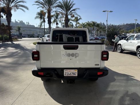 Used 2020 Jeep Gladiator Overland image 24
