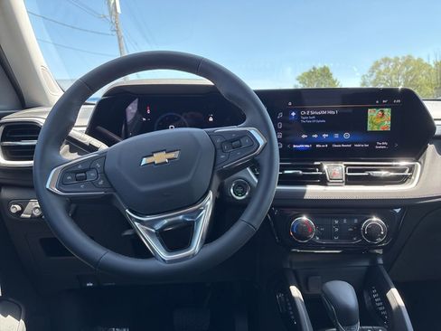 New 2026 Chevrolet TrailBlazer LT w/ LT Cold Weather Package FWD image 9