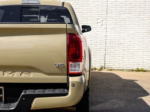 Used 2017 Toyota Tacoma TRD Off-Road image 41