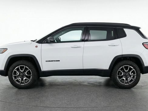Used 2025 Jeep Compass Trailhawk AWD/4WD image 5
