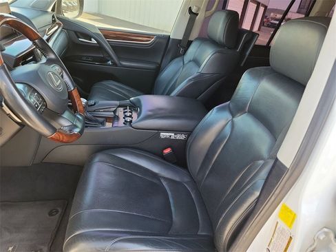 Used 2016 Lexus LX 570 4WD w/ Luxury Package image 16