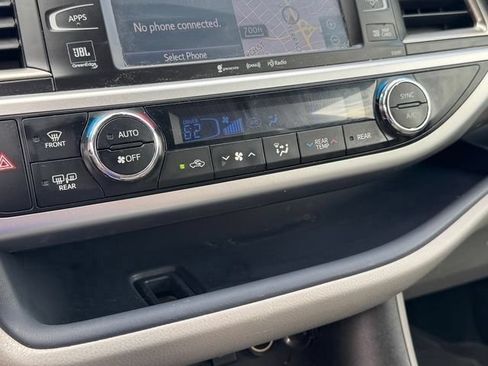 Used 2019 Toyota Highlander Limited Platinum AWD/4WD image 25