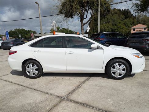 Used 2015 Toyota Camry LE image 3