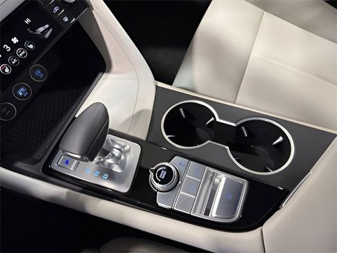 Used 2025 Genesis G70 2.5T image 24