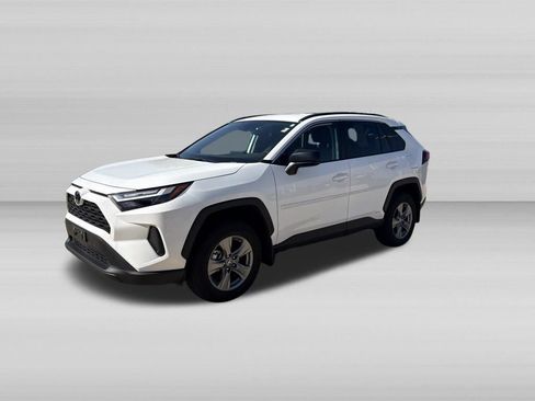 Used 2025 Toyota RAV4 LE AWD/4WD image 8
