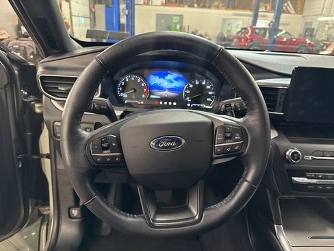 Used 2020 Ford Explorer XLT w/ Equipment Group 202A image 15