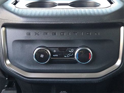 New 2025 Ford Expedition Active image 16