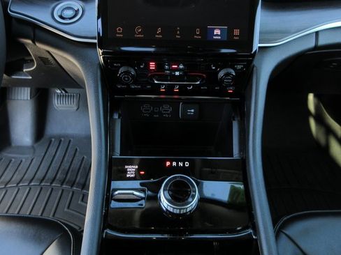 Used 2023 Jeep Grand Cherokee Limited w/ Black Appearance Package image 22