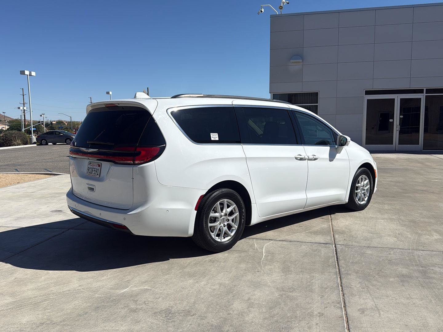 Used 2022 Chrysler Pacifica Touring-L w/ Uconnect Theater Family Group FWD image 5