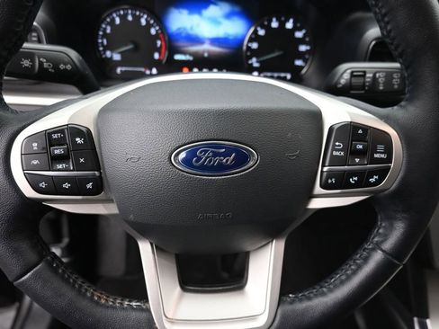 Used 2022 Ford Explorer XLT w/ Equipment Group 202A image 18