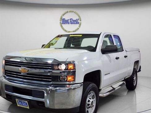 Used 2018 Chevrolet Silverado 2500 W/T AWD/4WD image 2