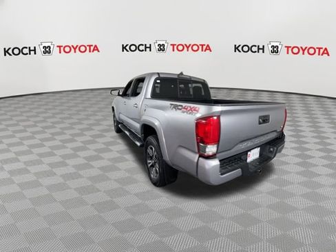 Used 2016 Toyota Tacoma TRD Sport image 24