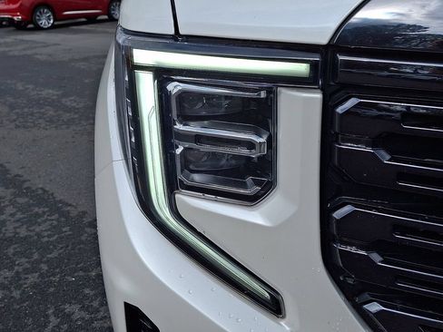 Used 2023 GMC Sierra 1500 Denali Ultimate AWD/4WD image 9