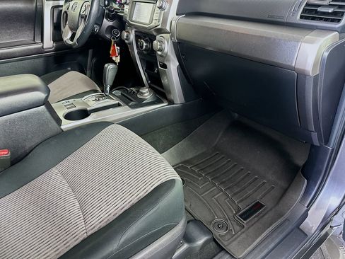 Used 2016 Toyota 4Runner SR5 AWD/4WD image 33