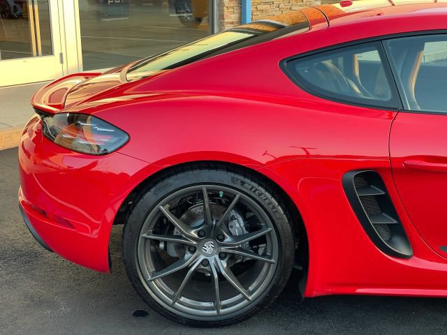 Used 2023 Porsche 718 Cayman w/ 718 T Interior Package RWD image 20