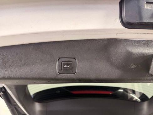 Used 2022 Chevrolet TrailBlazer LT w/ Sun and Liftgate Package FWD image 16