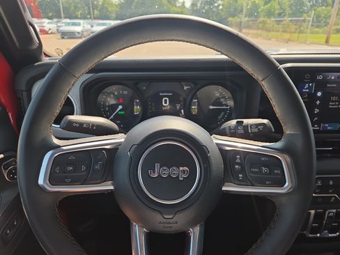 Certified 2024 Jeep Wrangler Unlimited Sahara AWD/4WD image 10
