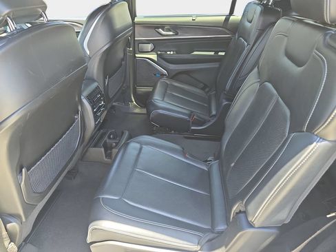 Used 2022 Jeep Grand Cherokee L Overland w/ Luxury Tech Group IV RWD image 18