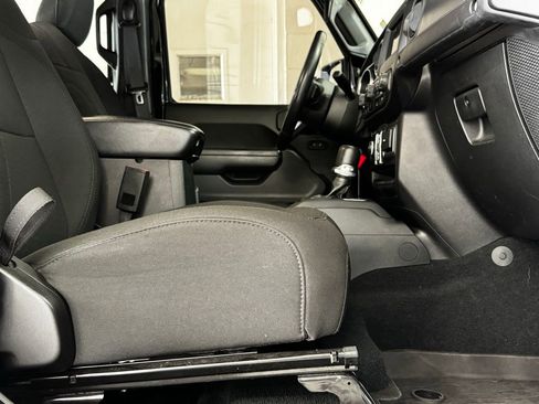 Used 2022 Jeep Gladiator Sport AWD/4WD image 6